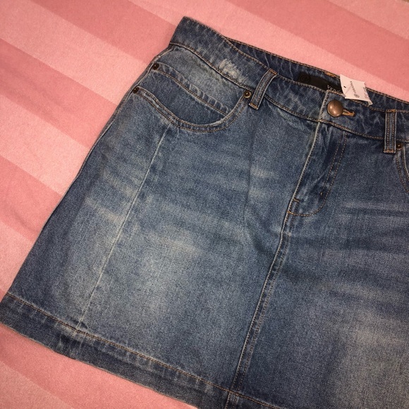 Versona NWT! Med Wash Color Denim Mini Skirt - Picture 3 of 11